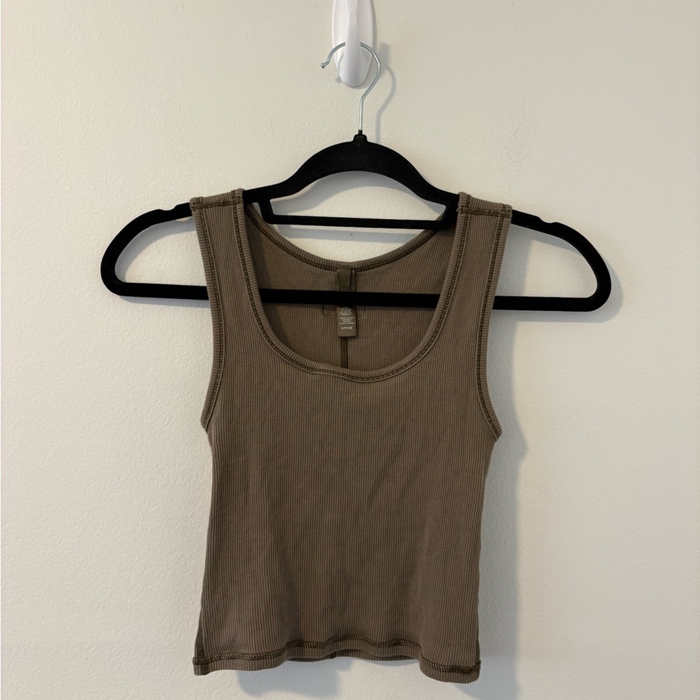 SKIMS Cotton Rib Tank Army Green Small - Picture 2 of 5